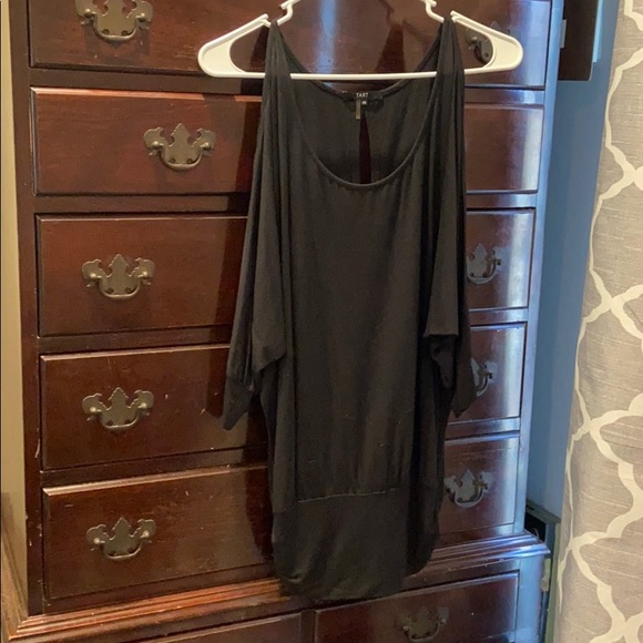 SOLD Tart cold shoulder top - Picture 2 of 6